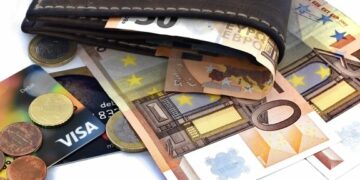 Inflation Metrics: CPI, PCE, Bank Policy 